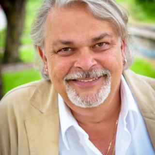  Renowned Psychic John Skyrman will join us today.