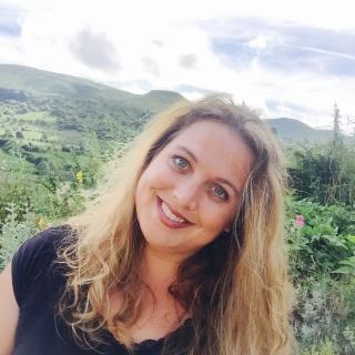 Emotions and Essential Oils with Amanda Porter of Enlighten Healing