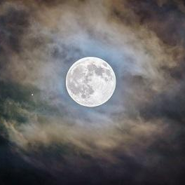 Manifesting by the Moon with Autumn Seibel