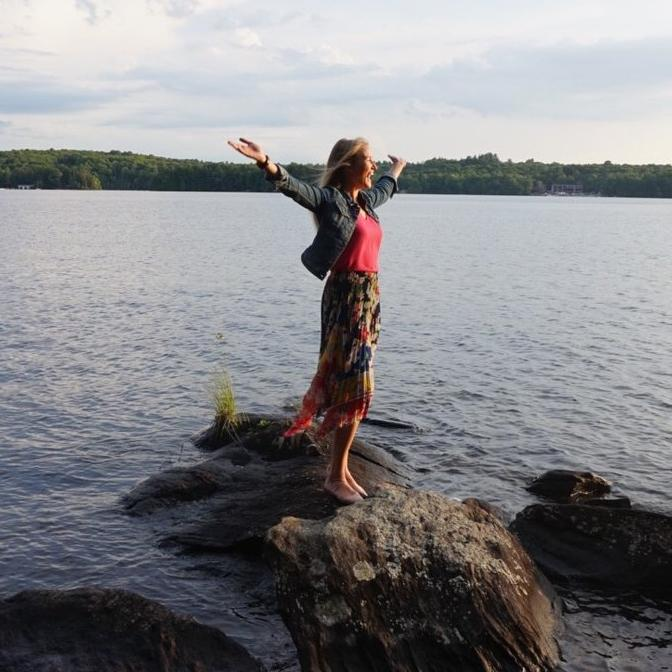 Own your Power: How to Live a Purposeful Life with Confidence & Courage with Career & Life Coach Vicki Thompson