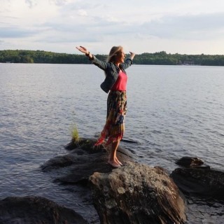 Own your Power: How to Live a Purposeful Life with Confidence & Courage with Career & Life Coach Vicki Thompson