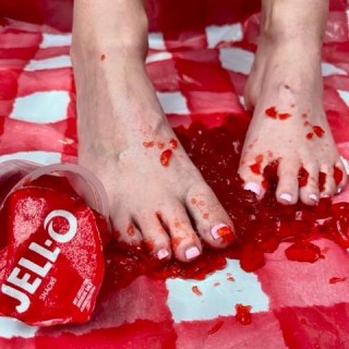 I sold photos of my feet for money! Learn what its like to have an Only Fans account! 