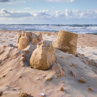 The Paradox of the Heap: When More or Less Becomes Meaningless