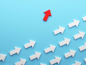 Many arrows moving in the same direction with one red arrow flowing in a different direction.