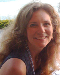  Linda Elliott 