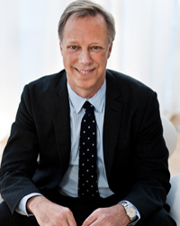  Steven Petrow 