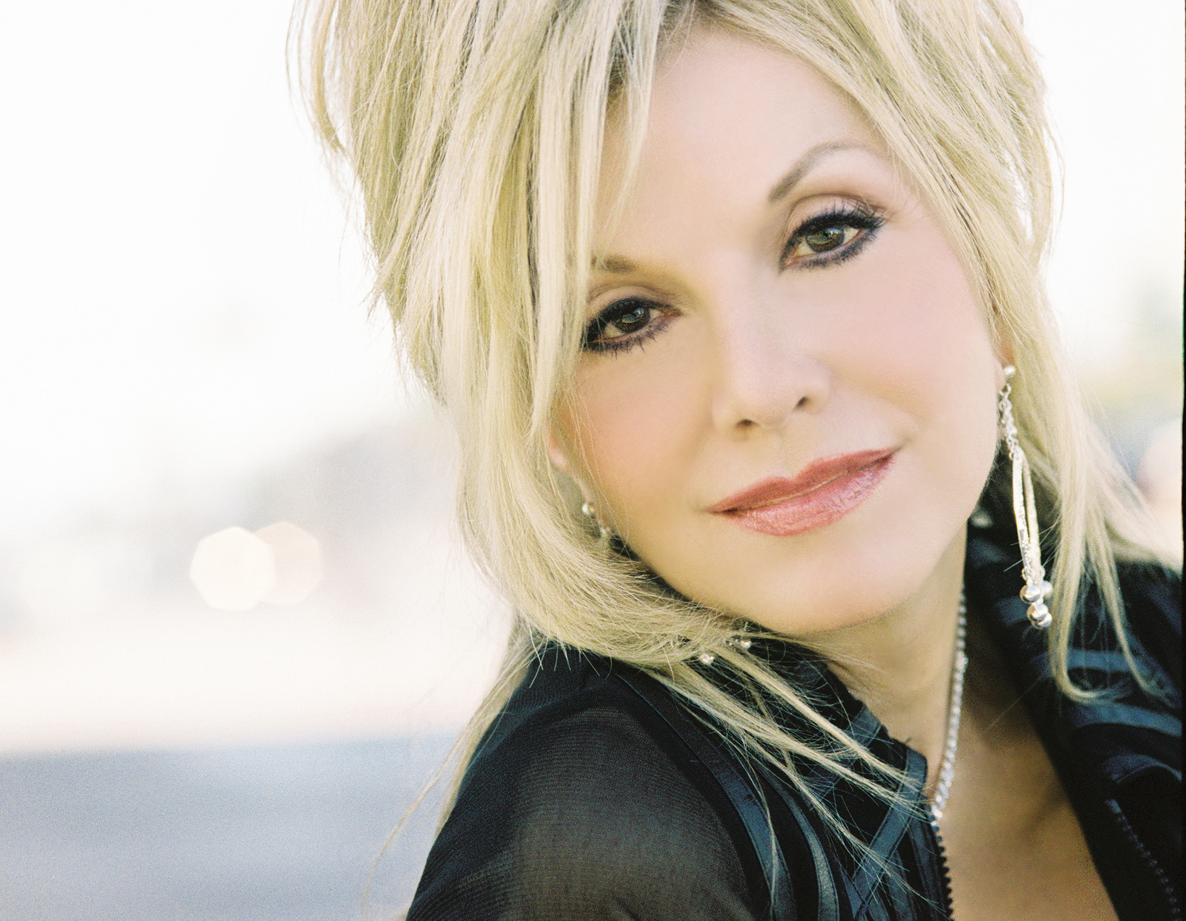  Stella Parton 