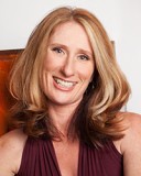  Elayne Doughty 