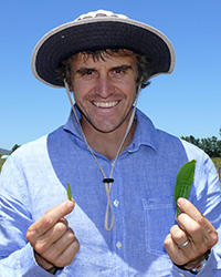  Angus McIntosh 