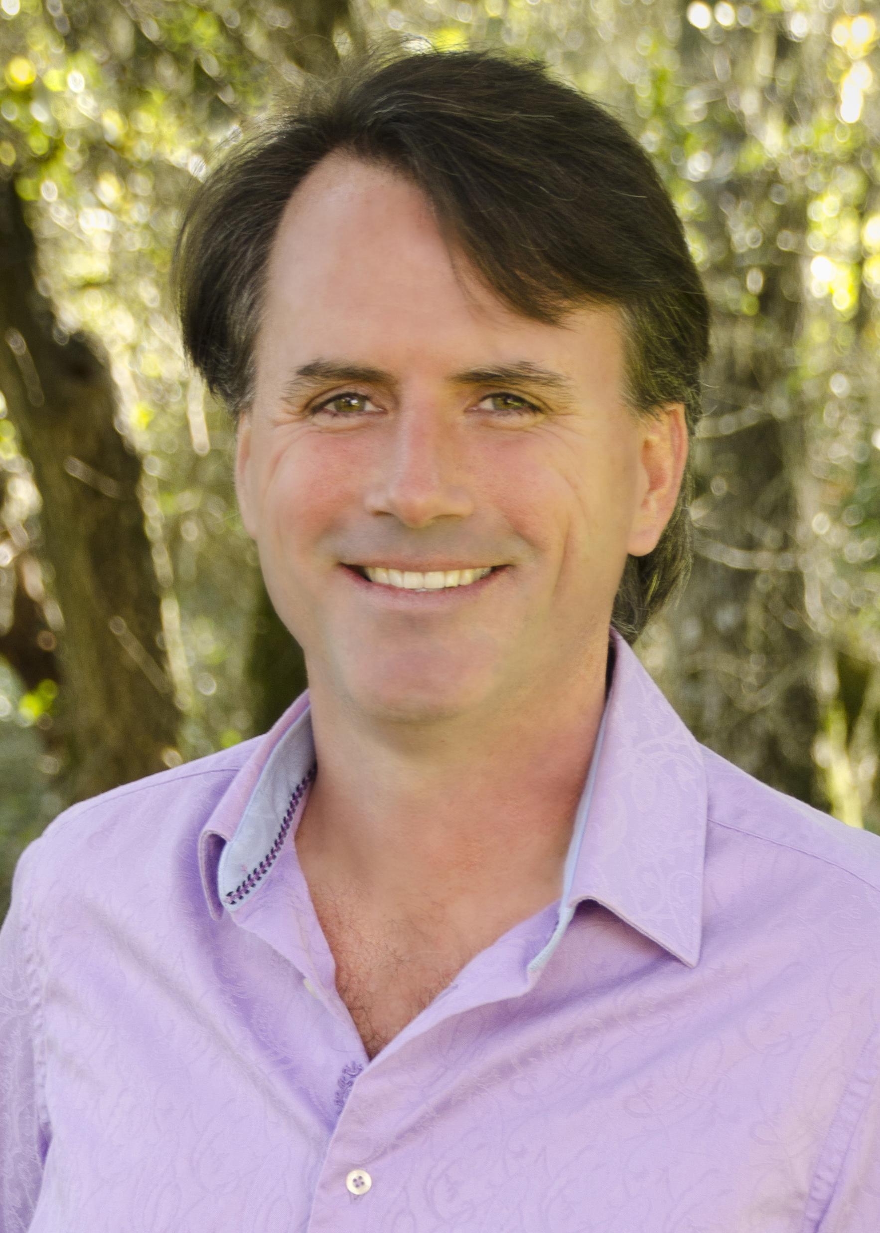  Stephen Dinan 