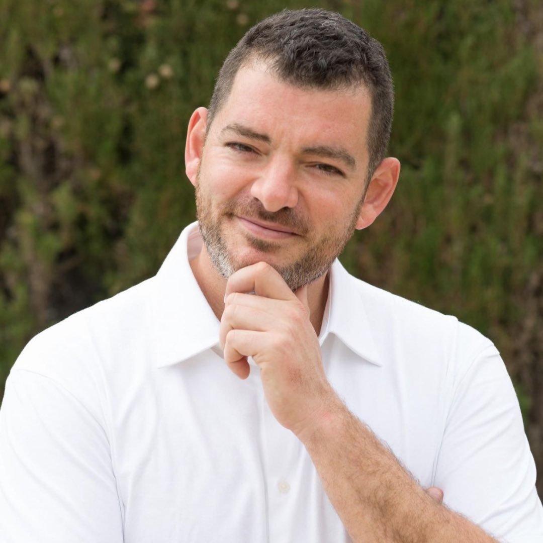 Gavin  Scott